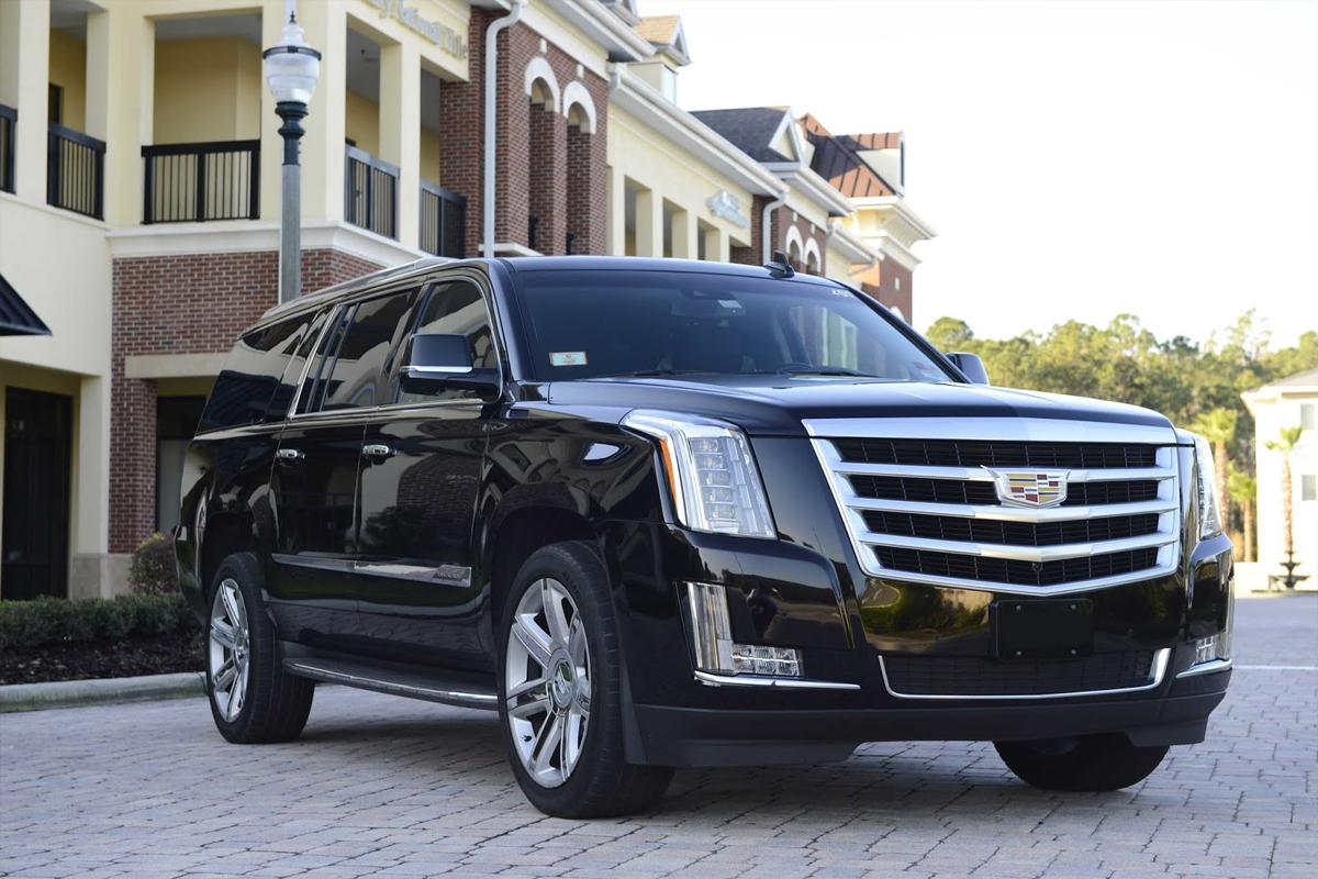 Frankfort Limo Service executive SUV en route to O'Hare International Airport