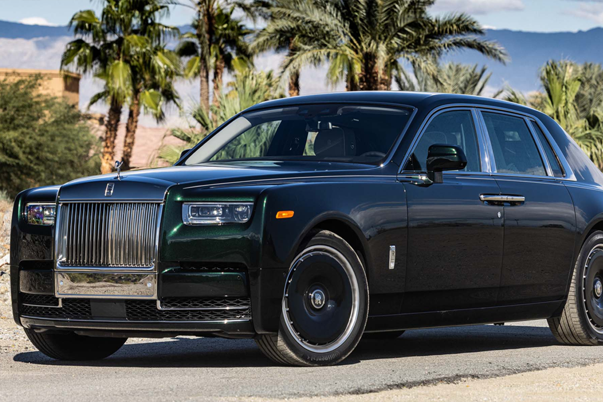 Ultra luxury vehicle for Frankfort Limo Service – Rolls-Royce Phantom