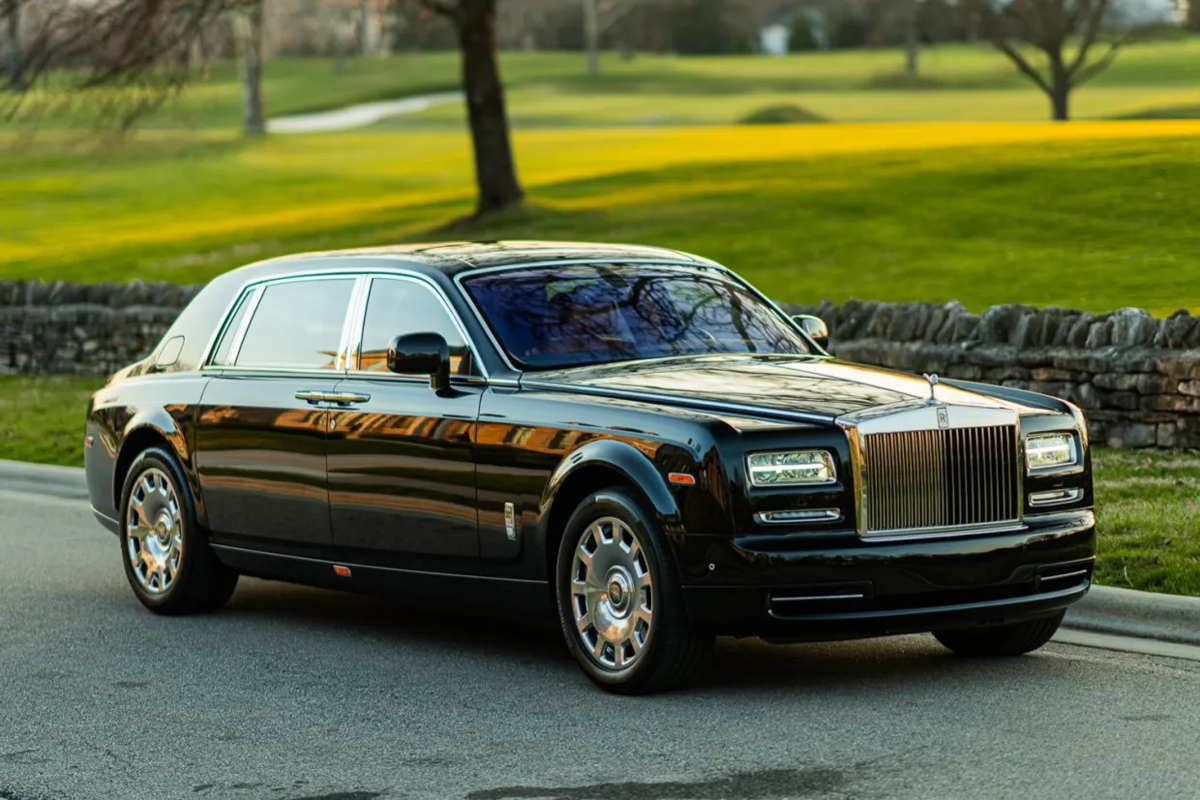 Ultra luxury vehicle for Frankfort to Midway Limo – Rolls-Royce Phantom