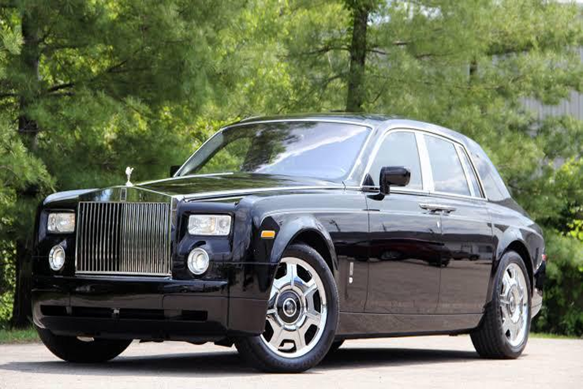 Rolls-Royce Phantom Ultra Luxury Mokena to Midway Transfer Mokena to Midway Limo Rolls-Royce Phantom ultra luxury airport transfer vehicle