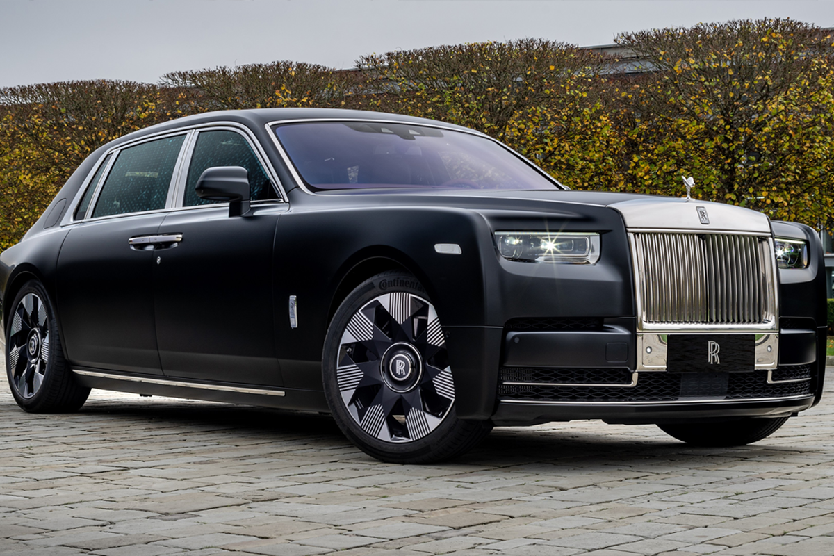 Rolls-Royce Luxury Transportation in Oak Lawn Ultra luxury Oak Lawn Limo Service vehicle for executive and VIP transportation