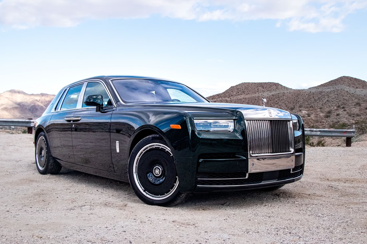 Orland Park to Midway Limo Rolls-Royce Phantom ultra luxury airport transfer vehicle