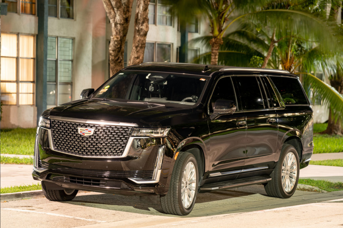 Luxury SUVs at Chicago Luxury Limo Palos Heights Limo Service executive SUV for airport transportation
