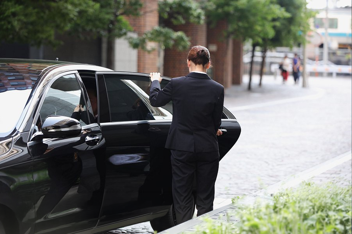 Chauffeur Assisting Executive Traveler Professional chauffeur providing Tinley Park Limo Service