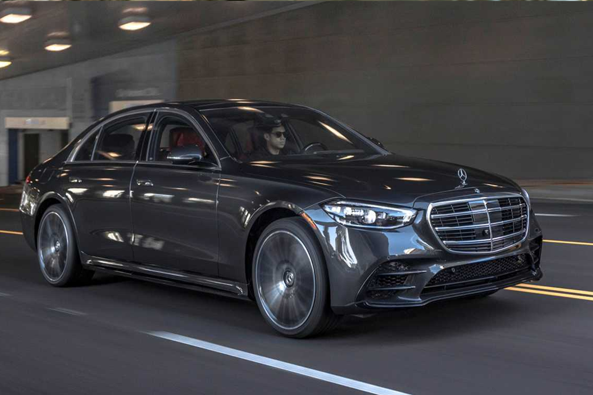 Executive Sedan Outside Business Location Tinley Park Limo Service executive sedan for corporate transportation