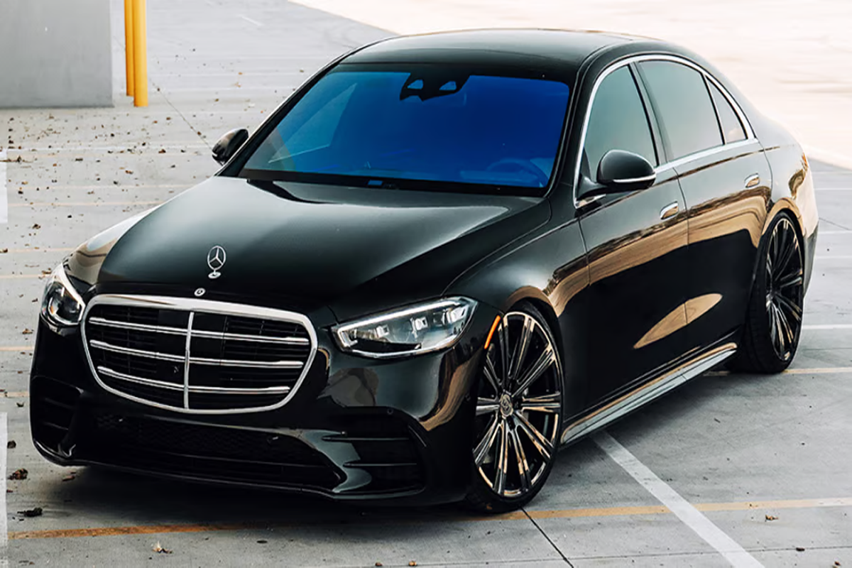Tinley Park to O'Hare Limo Mercedes S-Class luxury sedan en route to O'Hare Airport
