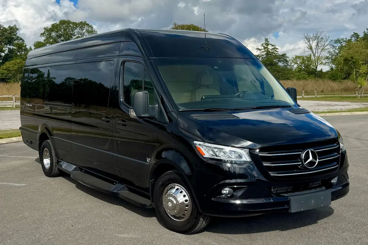 Mercedes Sprinter Palos Heights Limo Service High-roof Mercedes Sprinter van providing group travel via Palos Heights Limo Service.