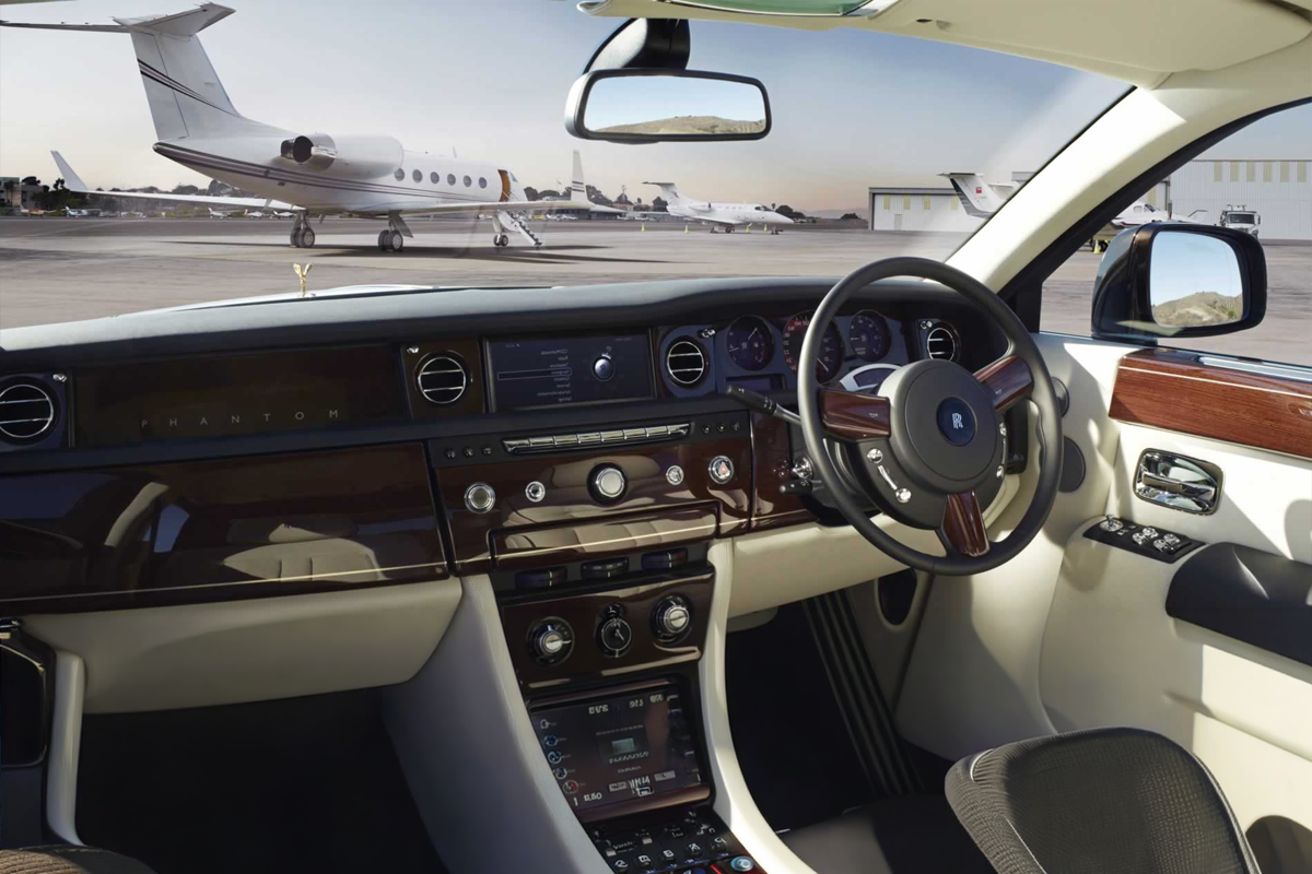 Ultra luxury vehicle for Orland Park to O'Hare Limo – Rolls-Royce Phantom